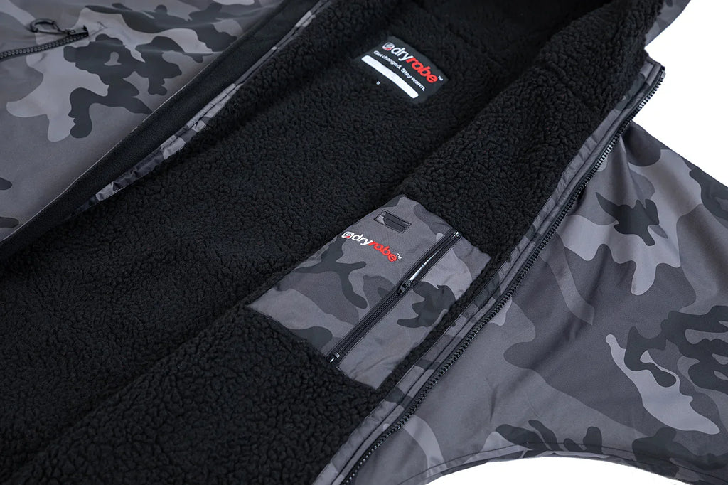Dryrobe Advance Long Sleeve Black Camouflage - RECYCLED