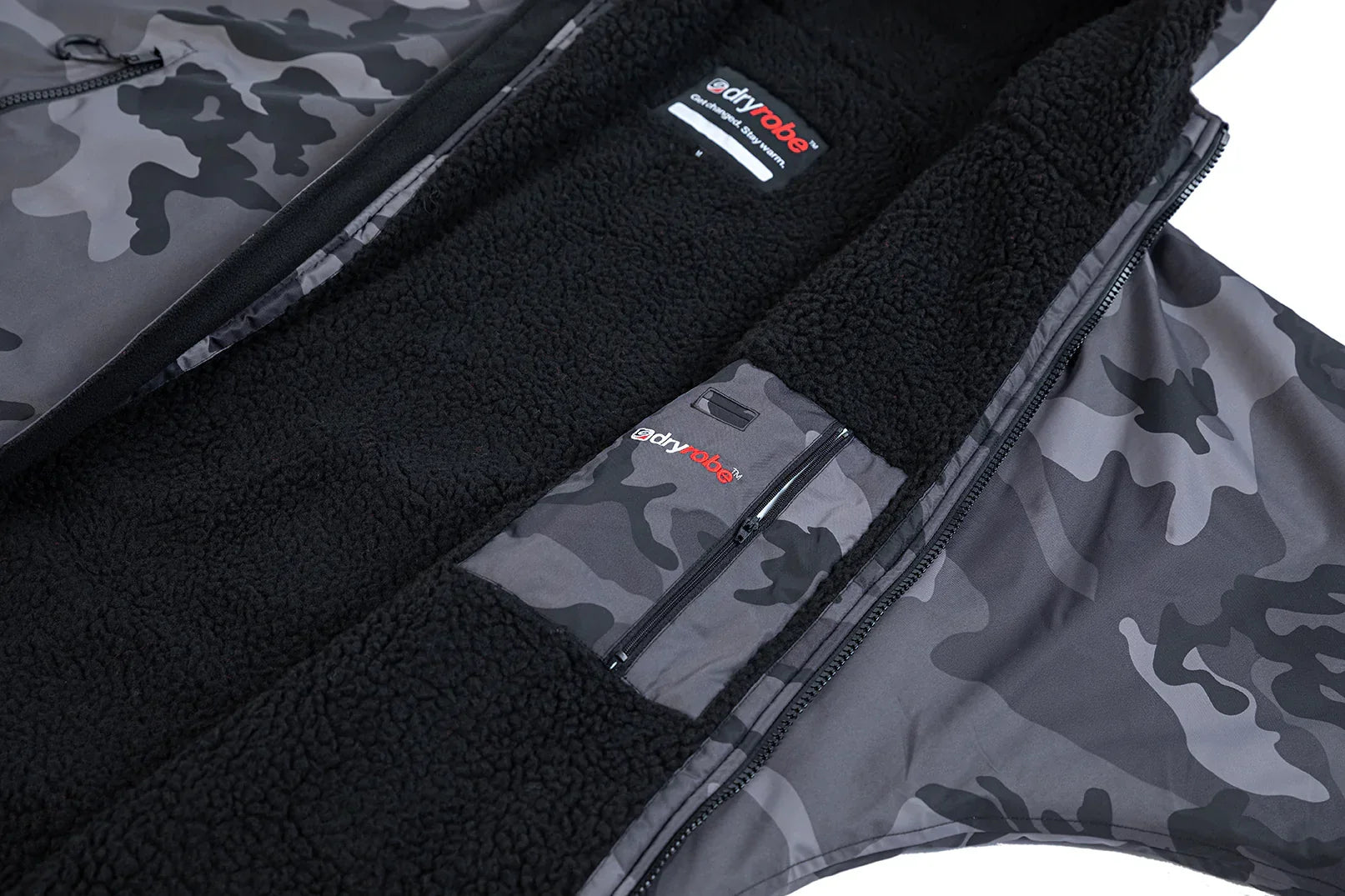 Dryrobe Advance Long Sleeve Black Camouflage - RECYCLED